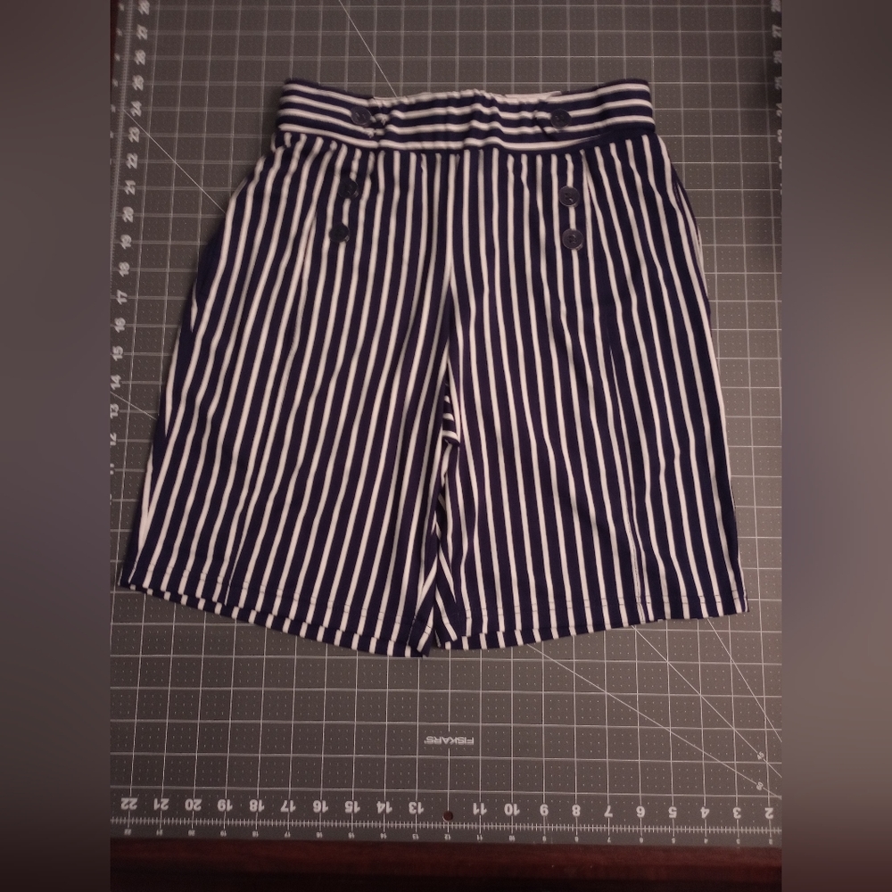 High waist stretchy Vintage style stripe shorts